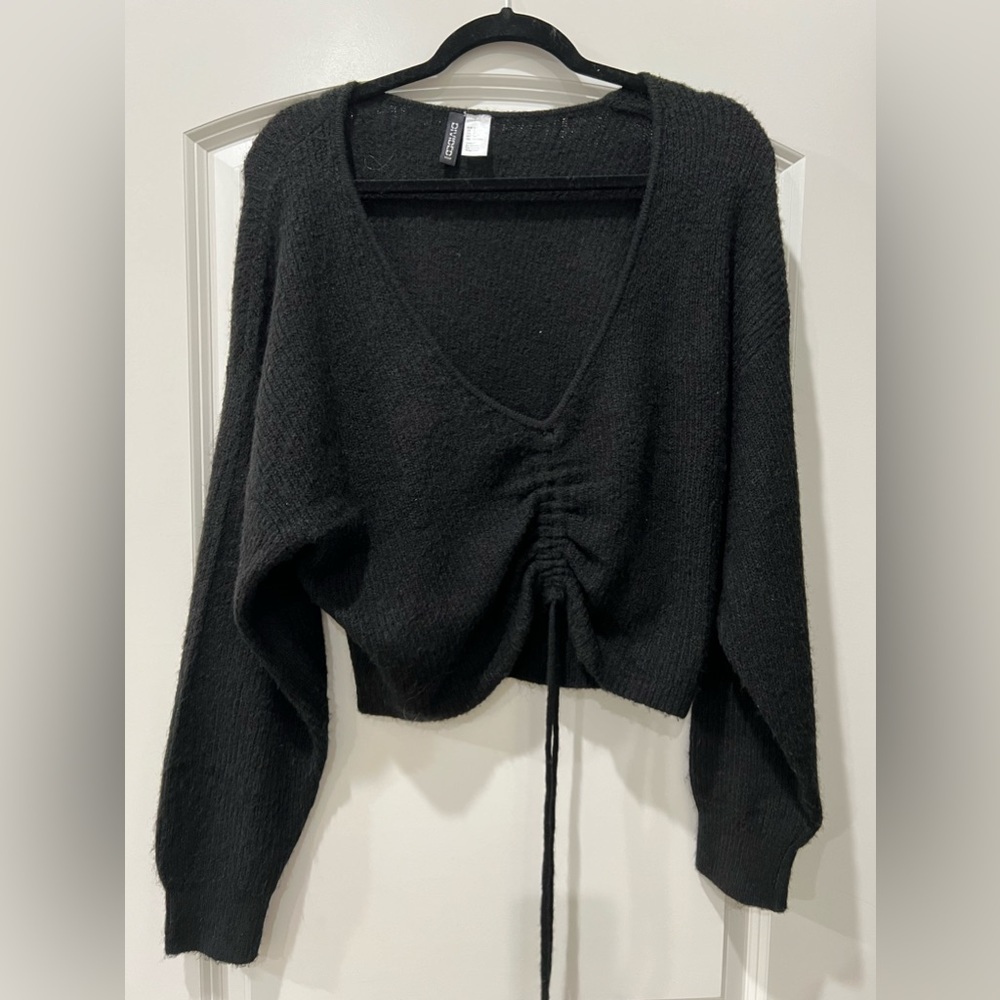 H&M crop sweater black small